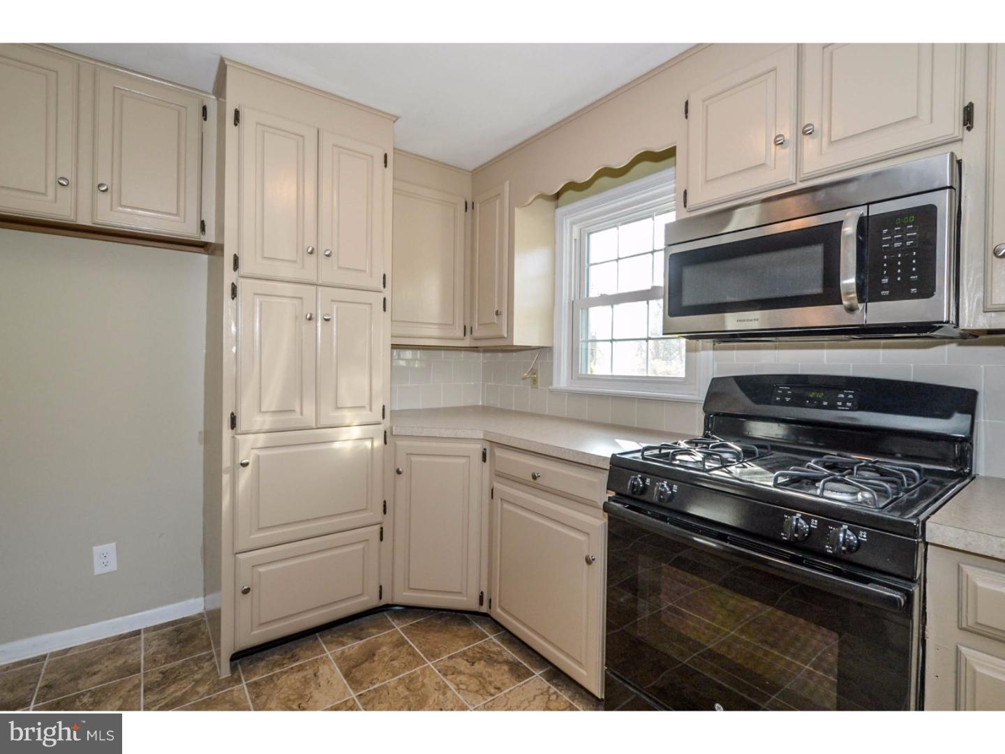 18 Chalfont Road Chalfont, PA 18914 - Photo 14 of 25 Kitchen
