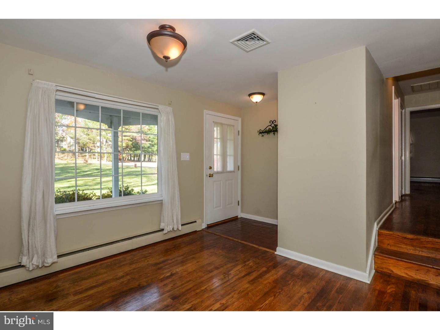 18 Chalfont Road Chalfont, PA 18914 - Photo 6 of 25 Foyer