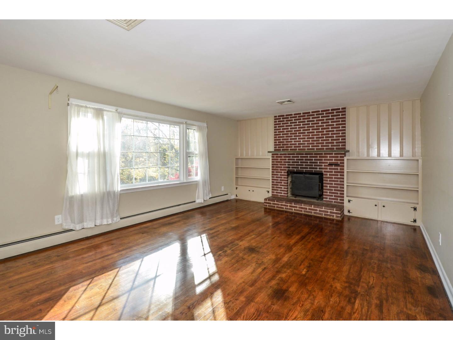 18 Chalfont Road Chalfont, PA 18914 - Photo 7 of 25 Living Room