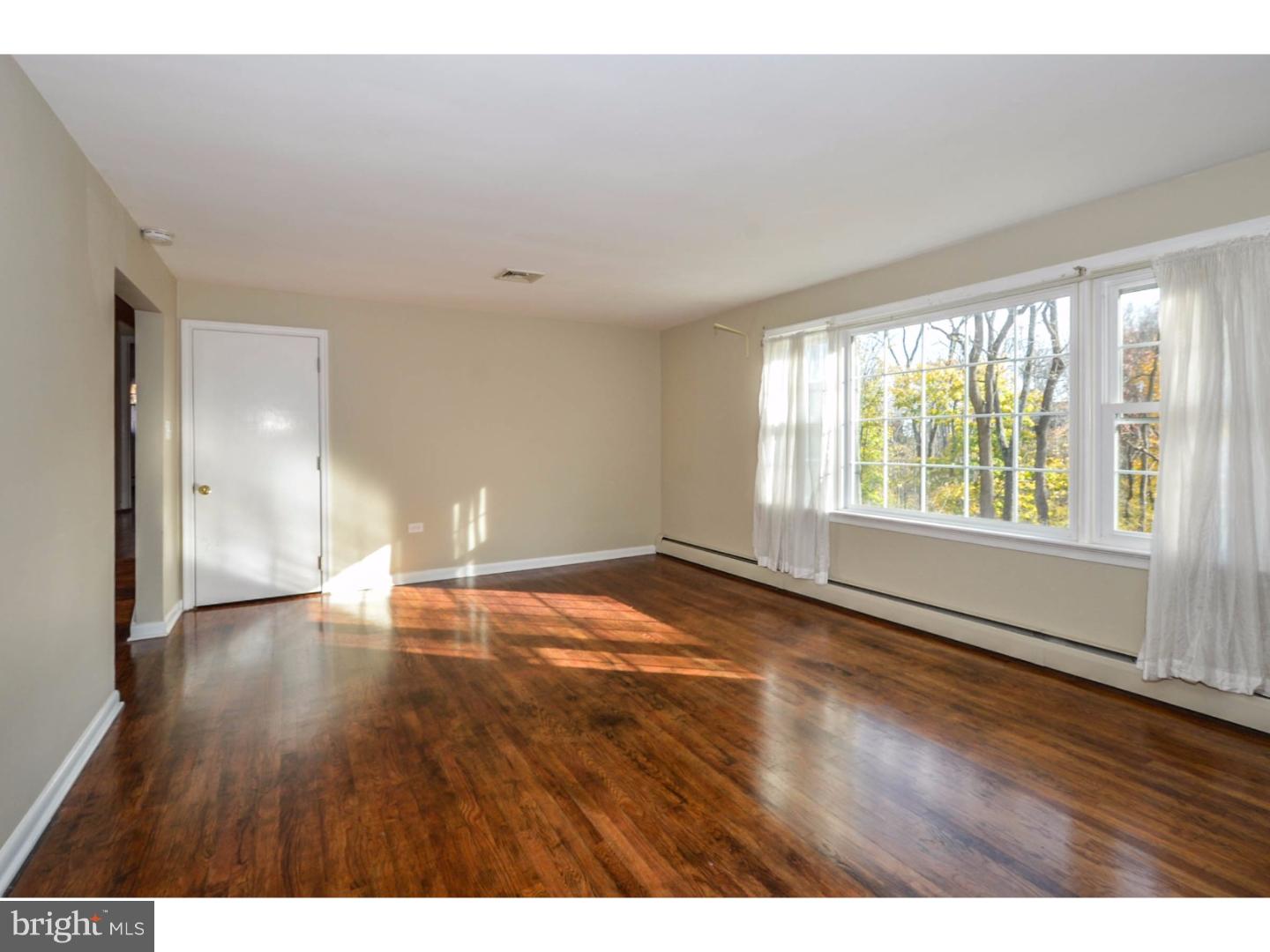 18 Chalfont Road Chalfont, PA 18914 - Photo 8 of 25 Living Room