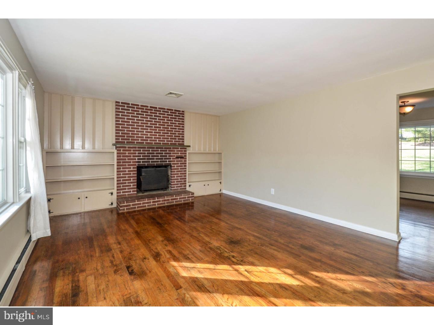 18 Chalfont Road Chalfont, PA 18914 - Photo 9 of 25 Living Room