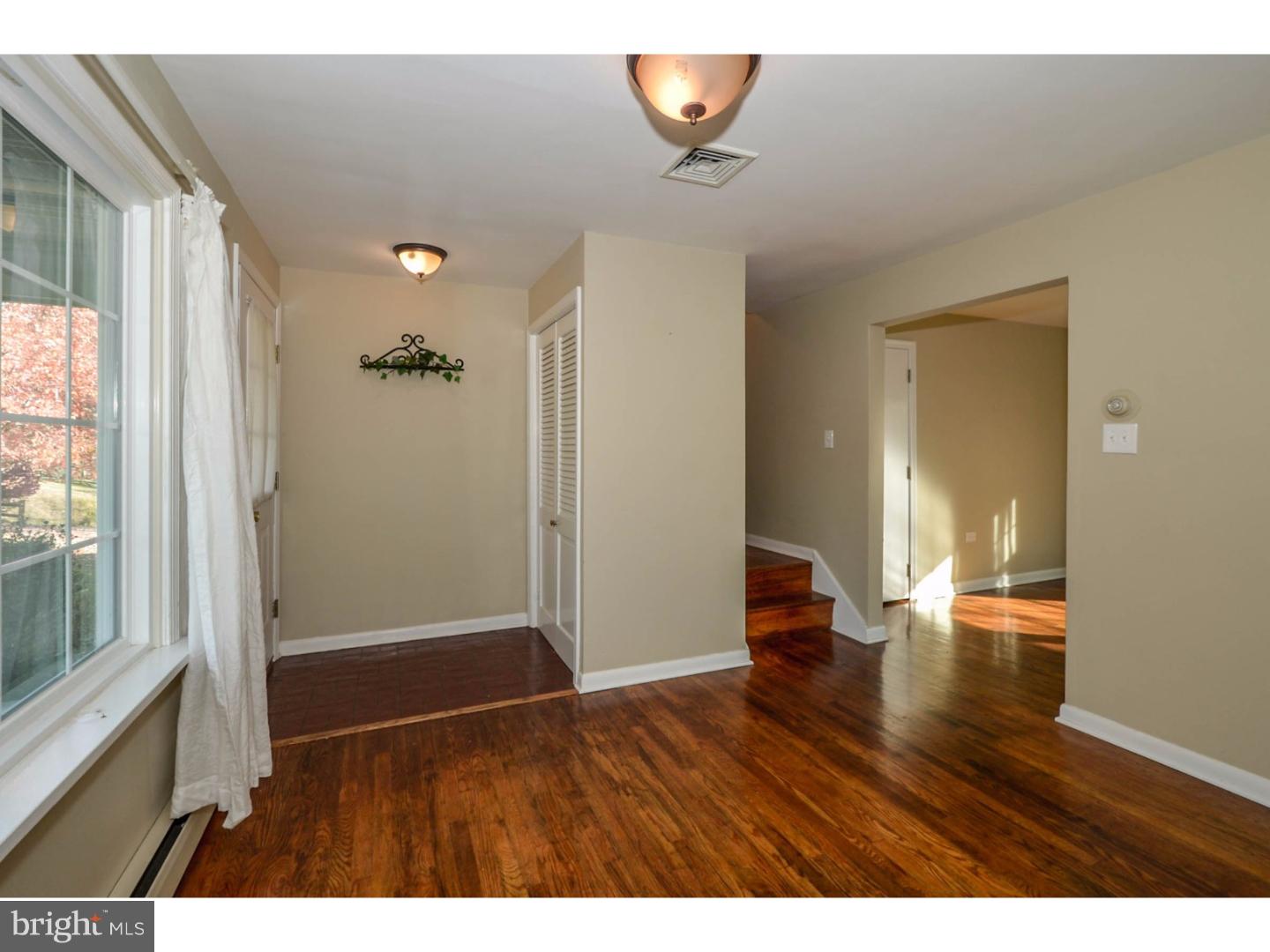 18 Chalfont Road Chalfont, PA 18914 - Photo 10 of 25 Dining Room