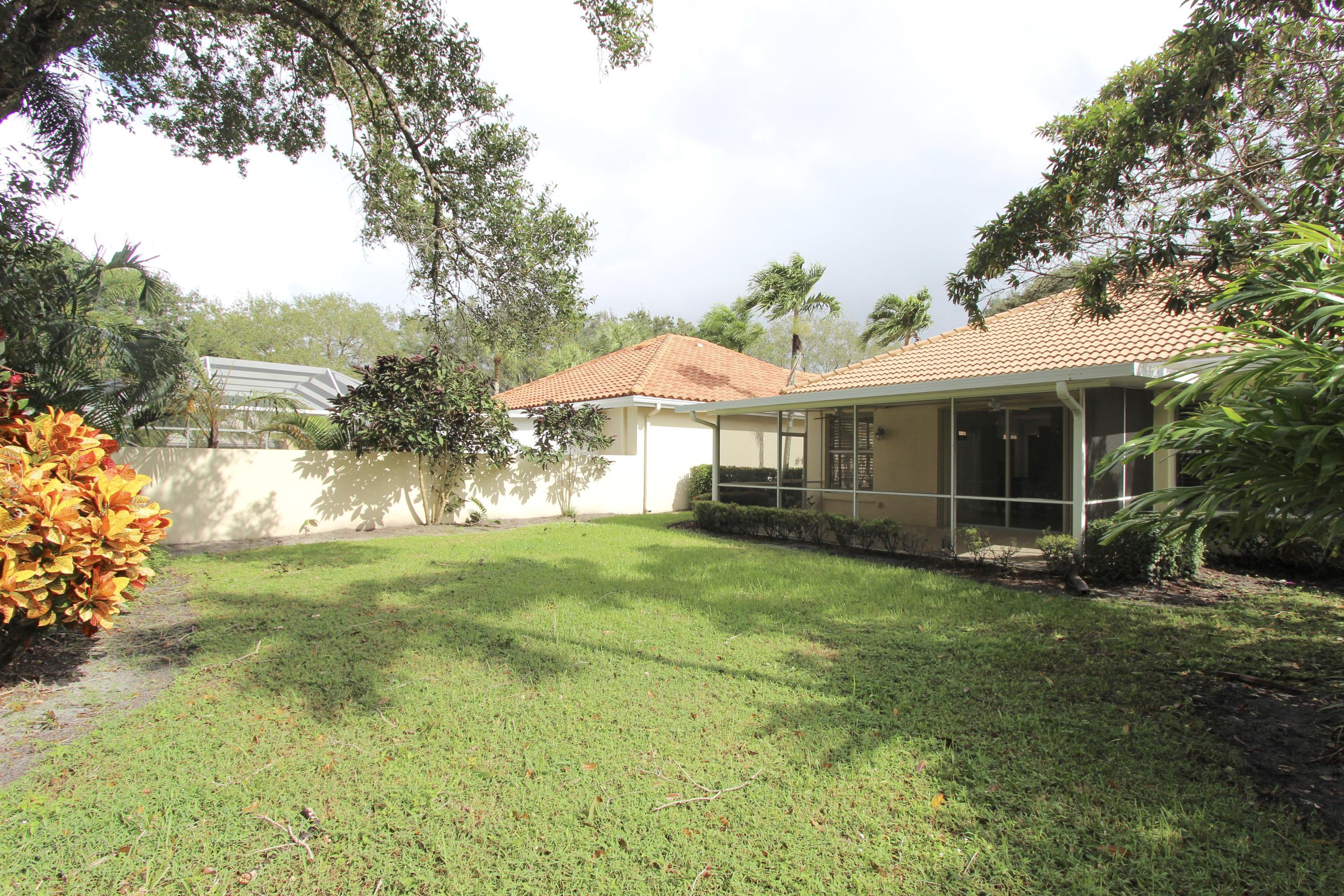 117 Hampton Circle Jupiter, FL 33458 - Photo 37 of 42 Exterior Back