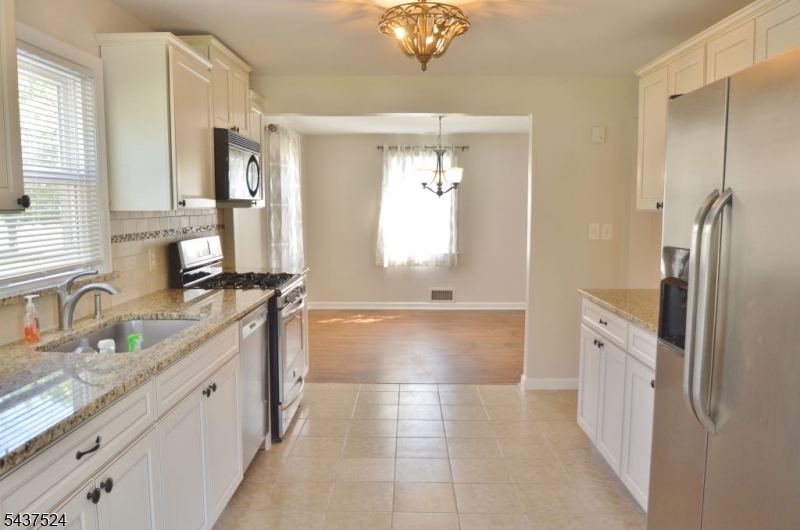 35 Troy Road East Hanover, NJ 07936 - Photo 7 of 20