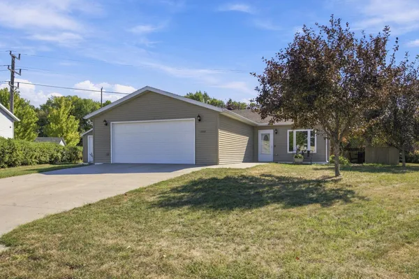 $350,000 | 1706 12th Street North, Wahpeton, ND 58075