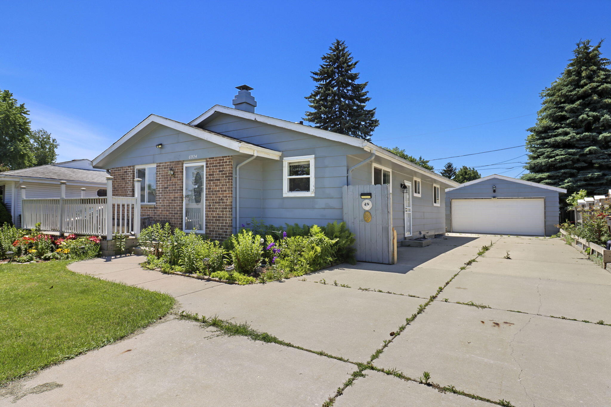 6924 Whitewater Street Caledonia, WI 53402 - Photo 2 of 29 1-web-or-mls-6924 Whitewater St, Racine,