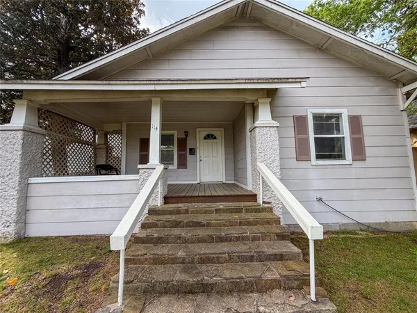 $1,400 | 114 East Hull Street, Denison, TX 75021