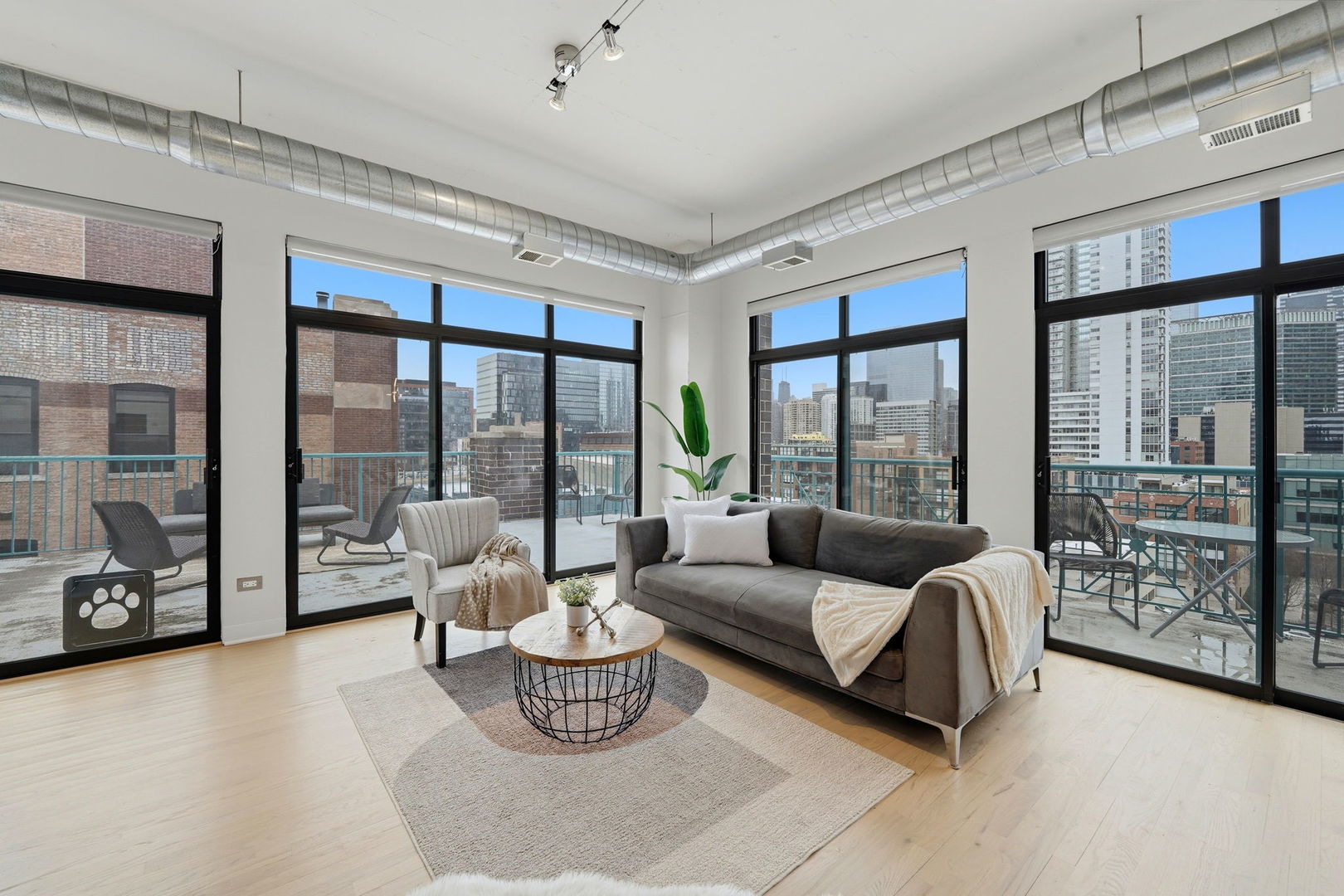 910 West Madison Street, Unit 808 Chicago, IL 60607 - Photo 11 of 37 a living room with furniture and floor to ceiling window