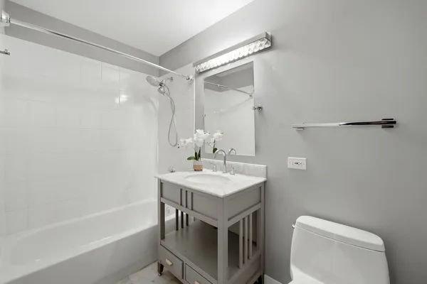 $755,000 | 910 West Madison Street, Unit 808, Chicago, IL 60607