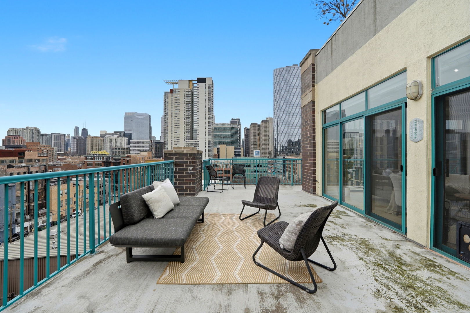 910 West Madison Street, Unit 808 Chicago, IL 60607 - Photo 27 of 37 a view of a terrace with furniture
