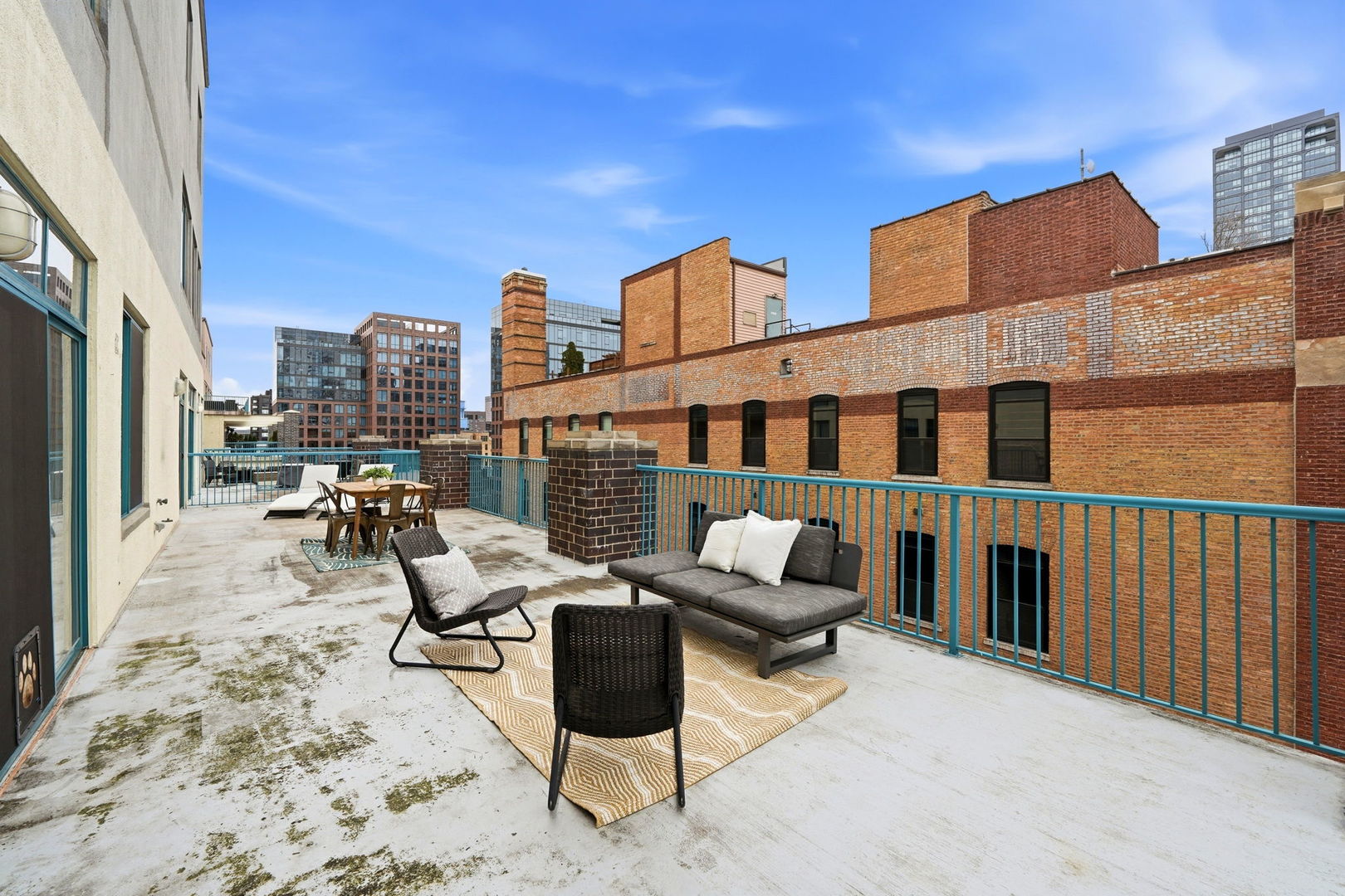910 West Madison Street, Unit 808 Chicago, IL 60607 - Photo 28 of 37 a view of roof deck with couch