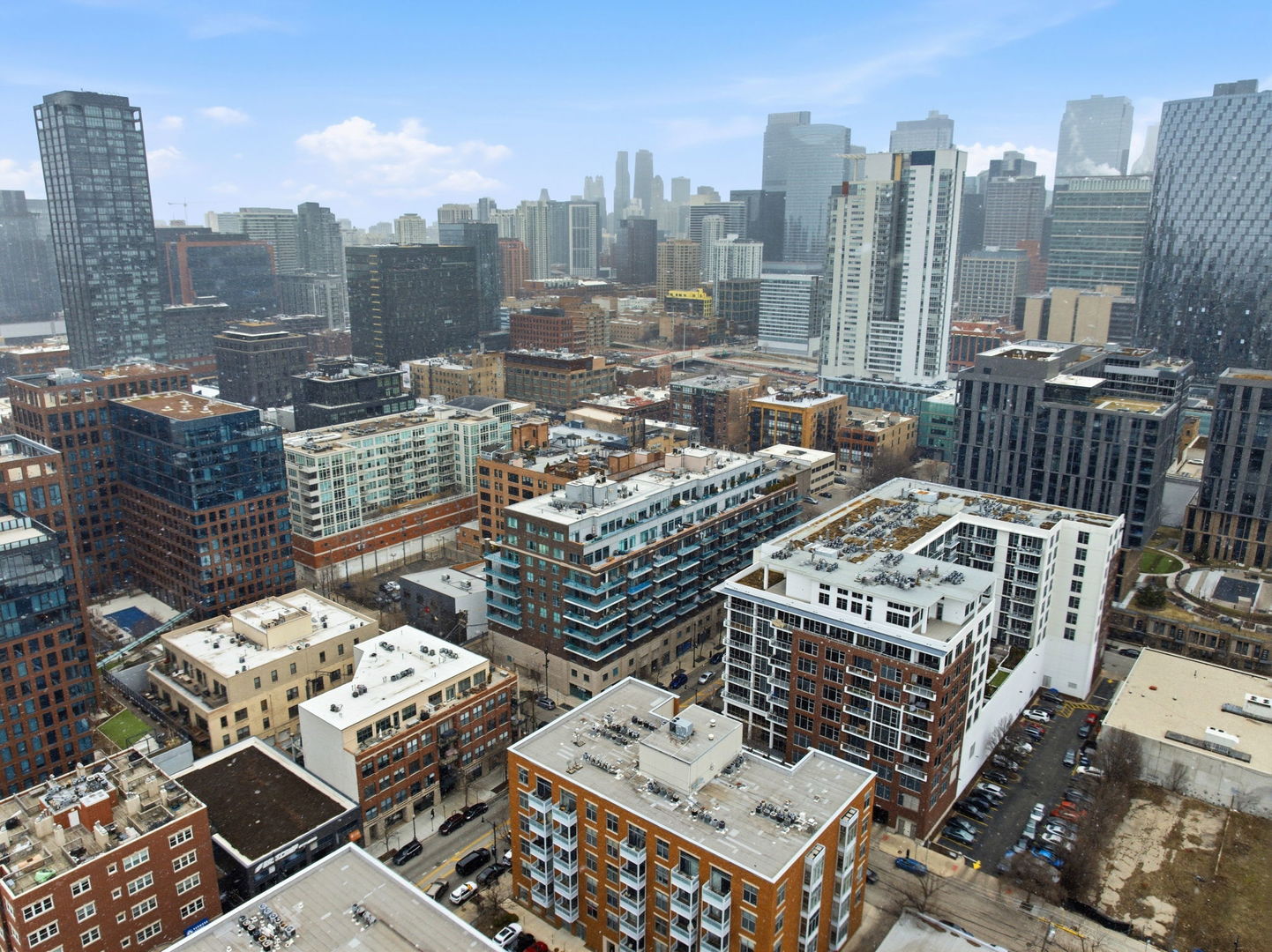 910 West Madison Street, Unit 808 Chicago, IL 60607 - Photo 33 of 37 a view of a city with tall buildings