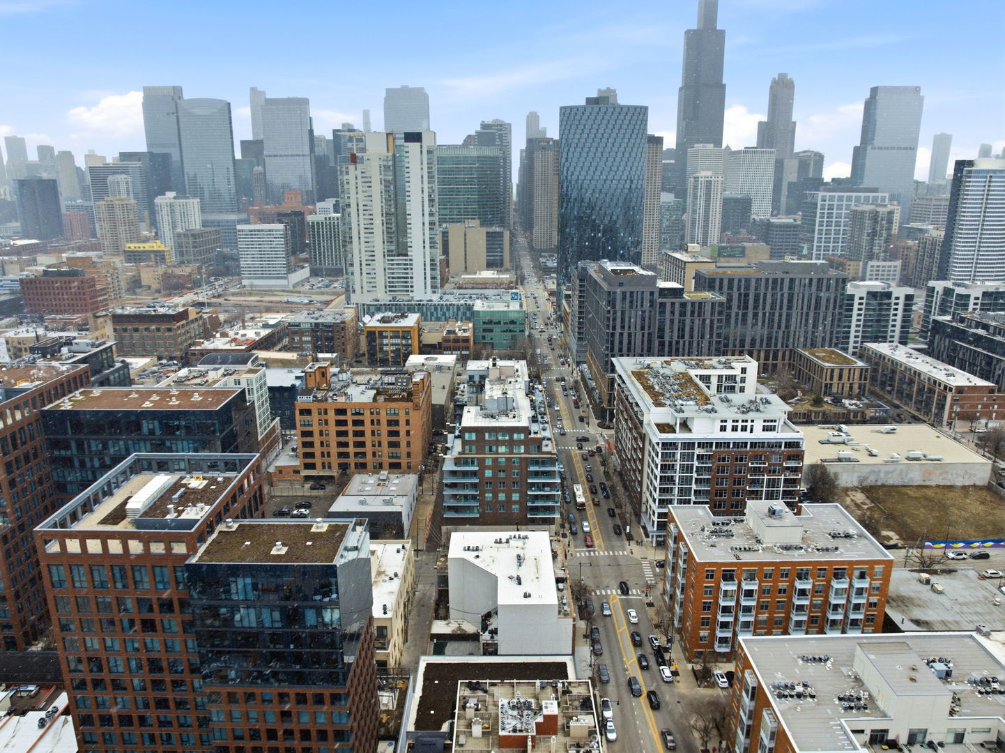 910 West Madison Street, Unit 808 Chicago, IL 60607 - Photo 34 of 37 a city view with tall buildings