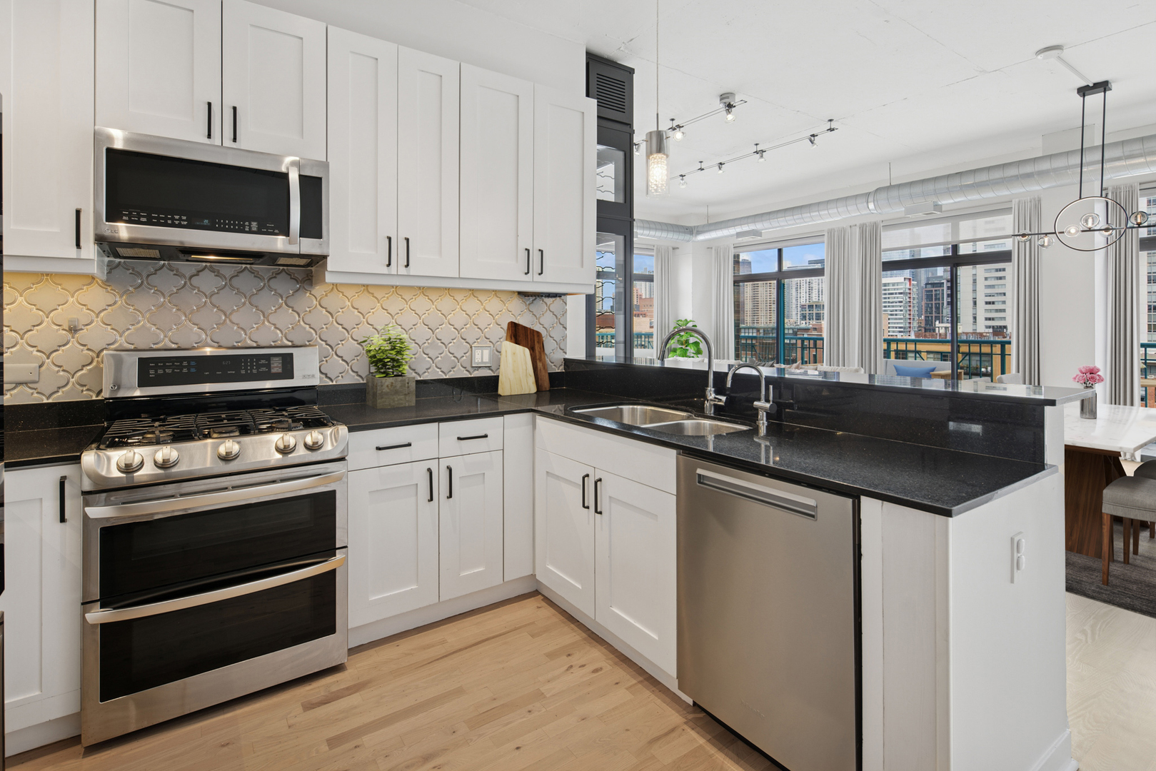 910 West Madison Street, Unit 808 Chicago, IL 60607 - Photo 8 of 21