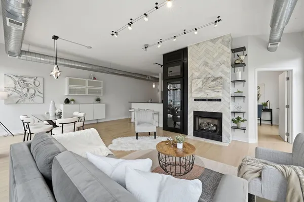 $755,000 | 910 West Madison Street, Unit 808, Chicago, IL 60607
