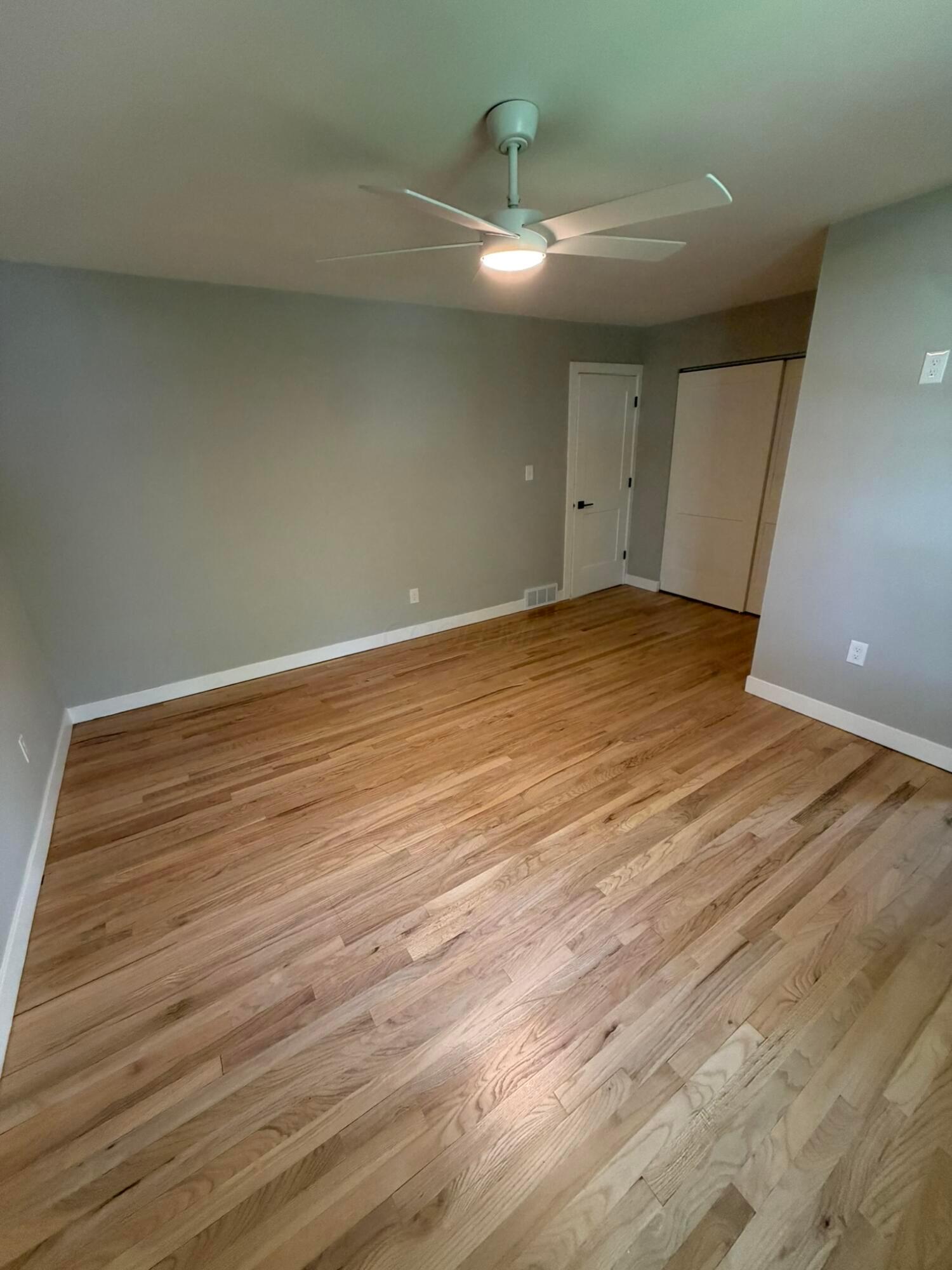 957 Old Farm Road Columbus, OH 43213 - Photo 20 of 35 Primary Bedroom