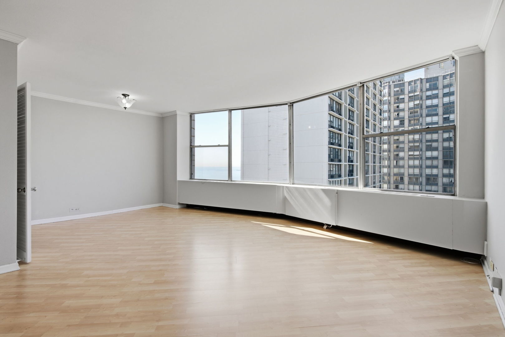 5757 North Sheridan Road, Unit 19D Chicago, IL 60660 - Photo 10 of 29 Gallery Image 10