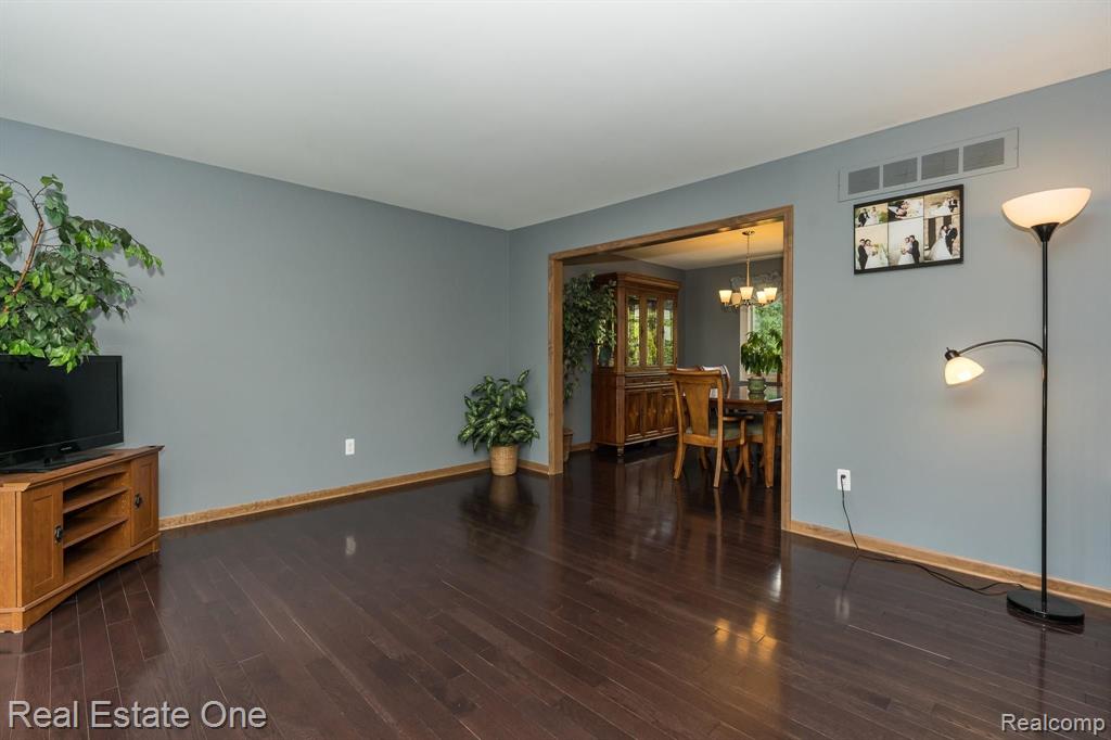 1401 Lomas Verdes Rochester Hills, MI 48306 - Photo 5 of 42