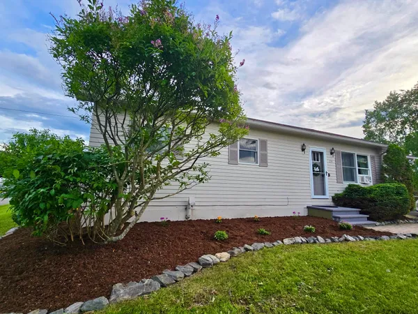 $299,900 | 274 Scottsdale Road, Newport, VT 05855