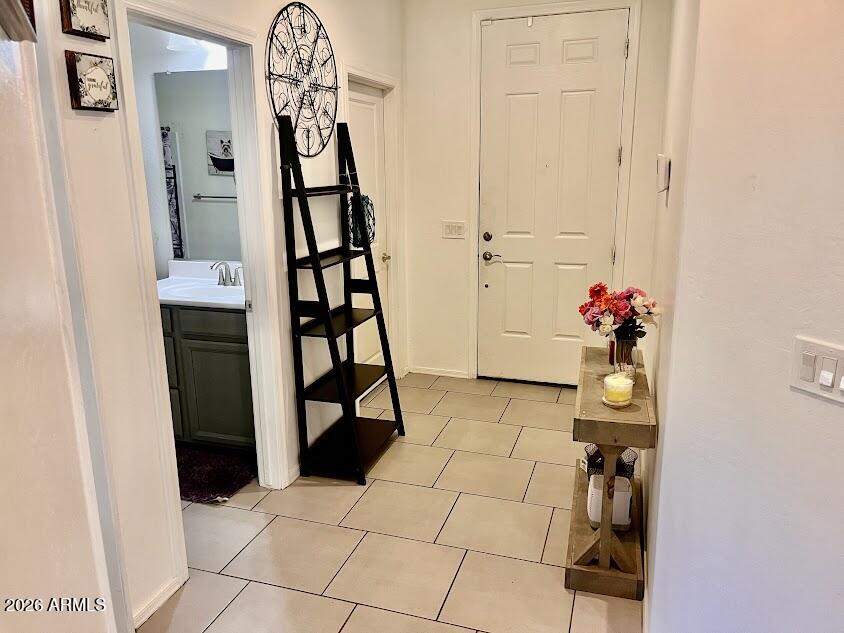 2723 West Apollo Road Phoenix, AZ 85041 - Photo 2 of 26 Apollo entry 2