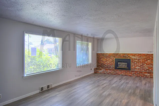 $1,950 | 5709 North C Street, Spokane, WA 99205