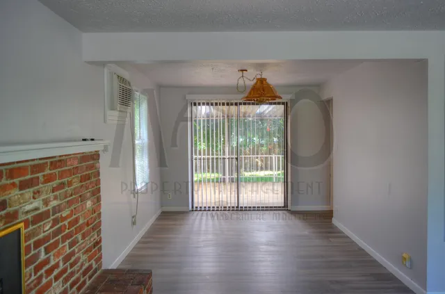 $1,950 | 5709 North C Street, Spokane, WA 99205