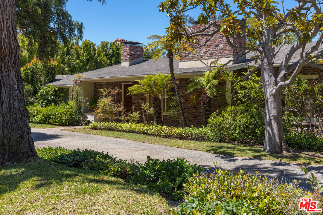 535 North Tigertail Road Los Angeles, CA 90049 - Photo 1 of 15 Gallery Image 1