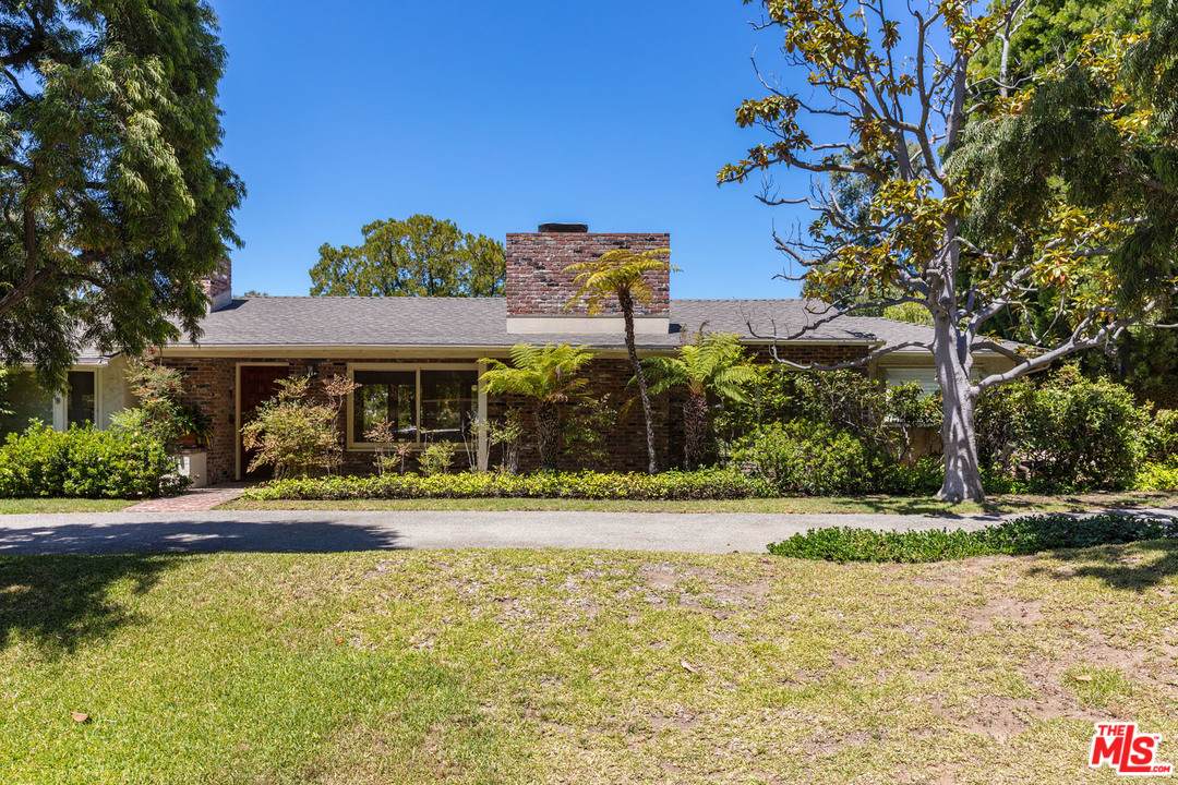 535 North Tigertail Road Los Angeles, CA 90049 - Photo 2 of 15 Gallery Image 2