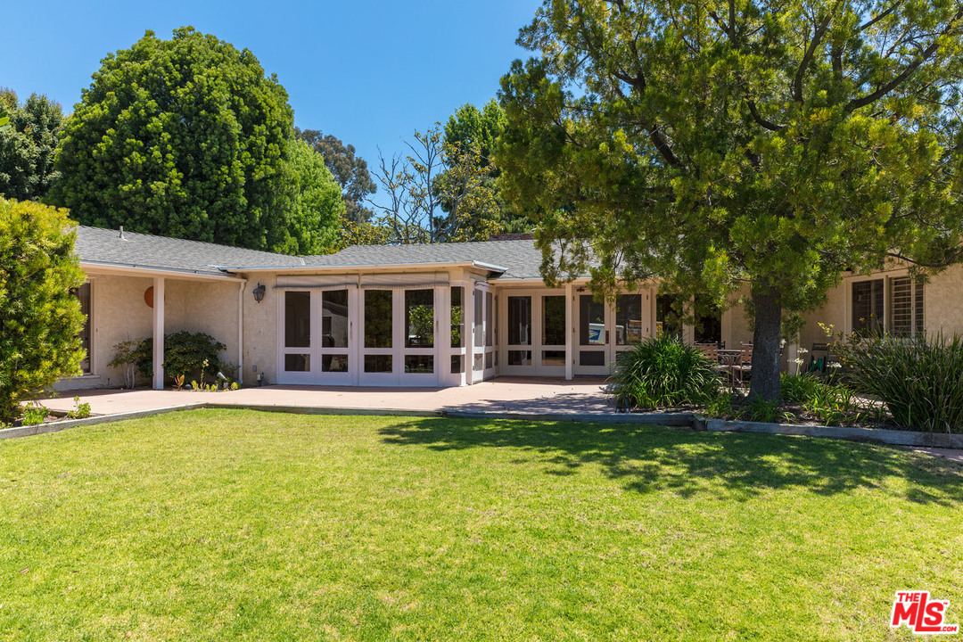 535 North Tigertail Road Los Angeles, CA 90049 - Photo 12 of 15 Gallery Image 12