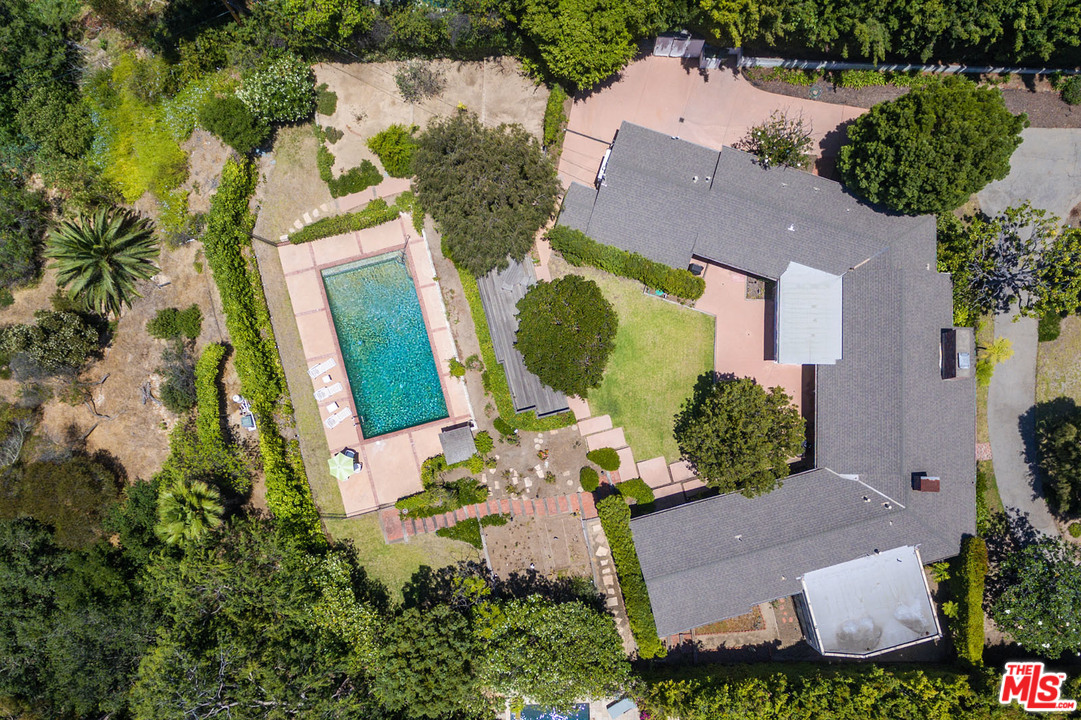 535 North Tigertail Road Los Angeles, CA 90049 - Photo 14 of 15 Gallery Image 14