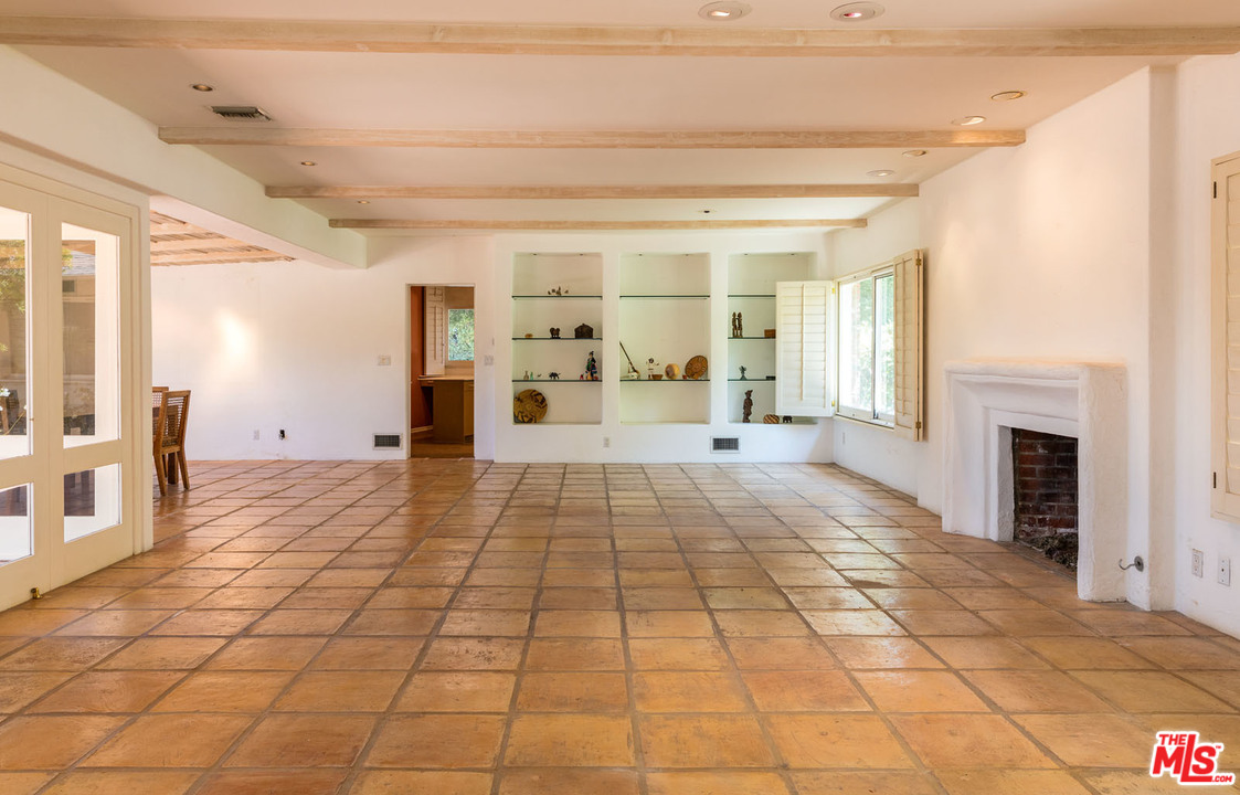 535 North Tigertail Road Los Angeles, CA 90049 - Photo 4 of 15 Gallery Image 4