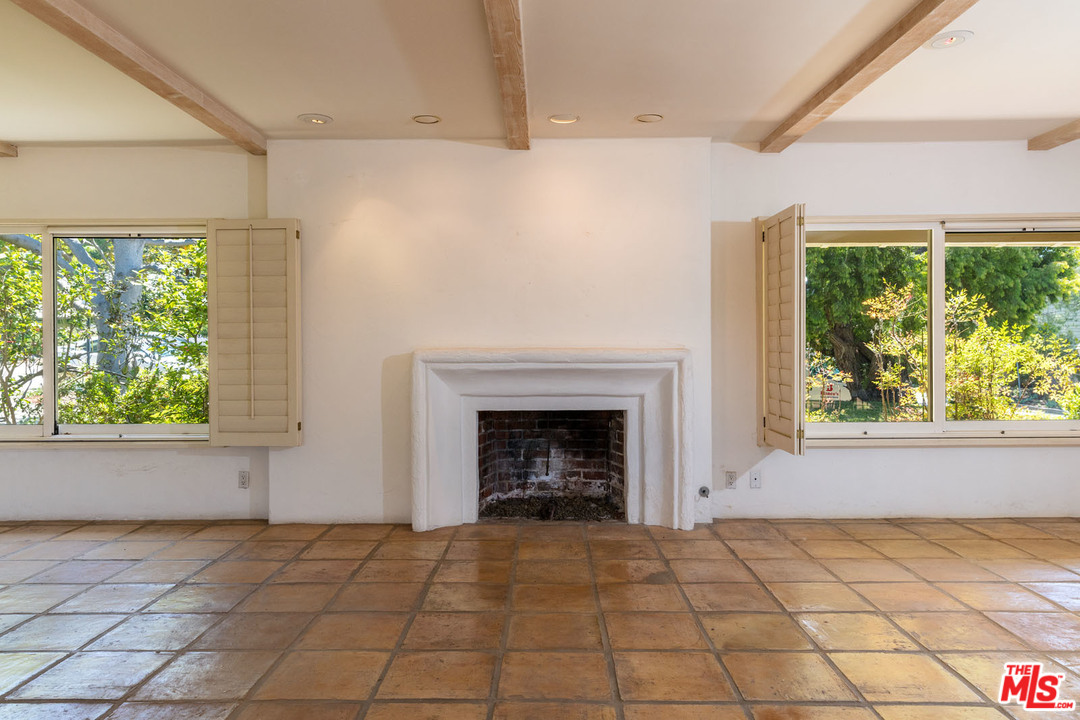 535 North Tigertail Road Los Angeles, CA 90049 - Photo 5 of 15 Gallery Image 5