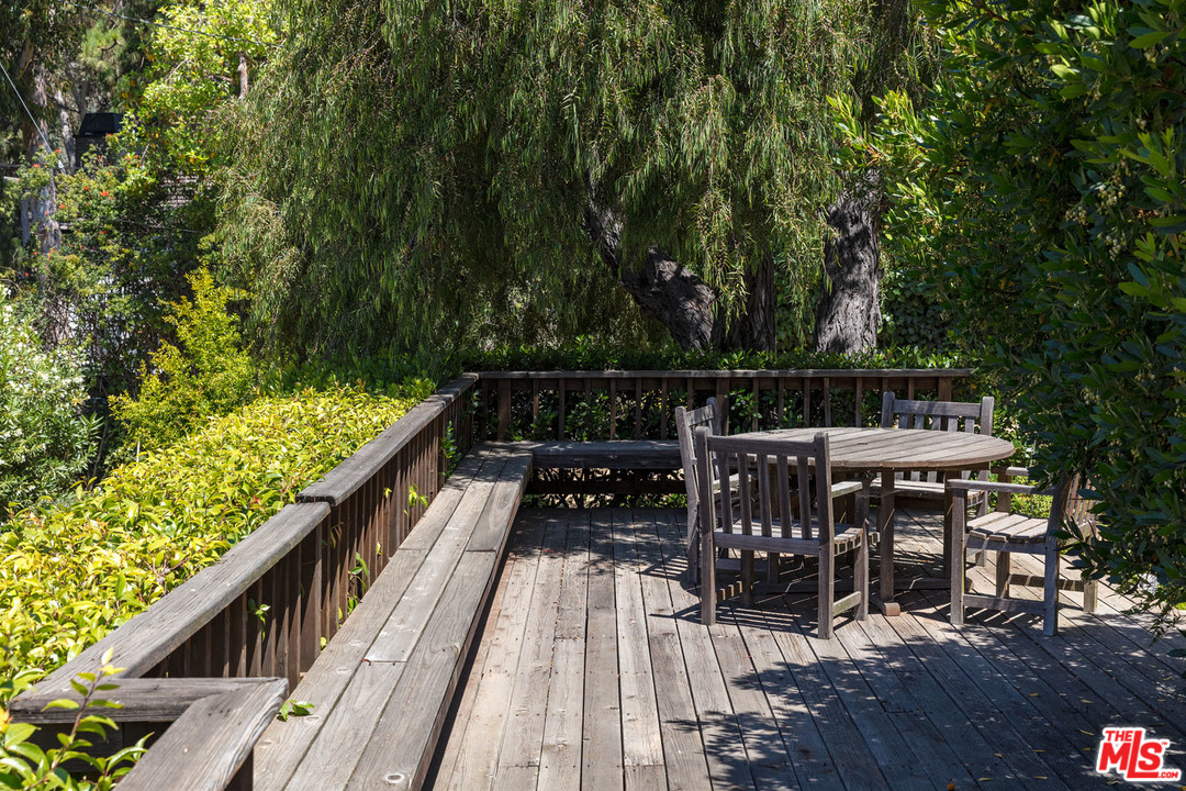 535 North Tigertail Road Los Angeles, CA 90049 - Photo 9 of 15 Gallery Image 9