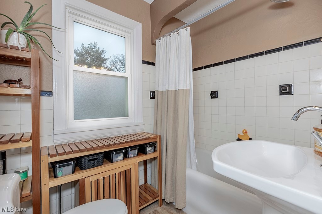 2435 Kingston Road Cleveland, OH 44118 - Photo 32 of 50 Gallery Image 32