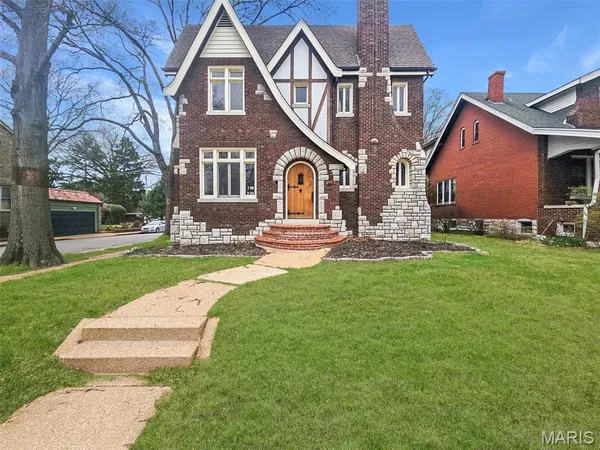 $444,400 | 6623 Leona Street, St. Louis, MO 63116
