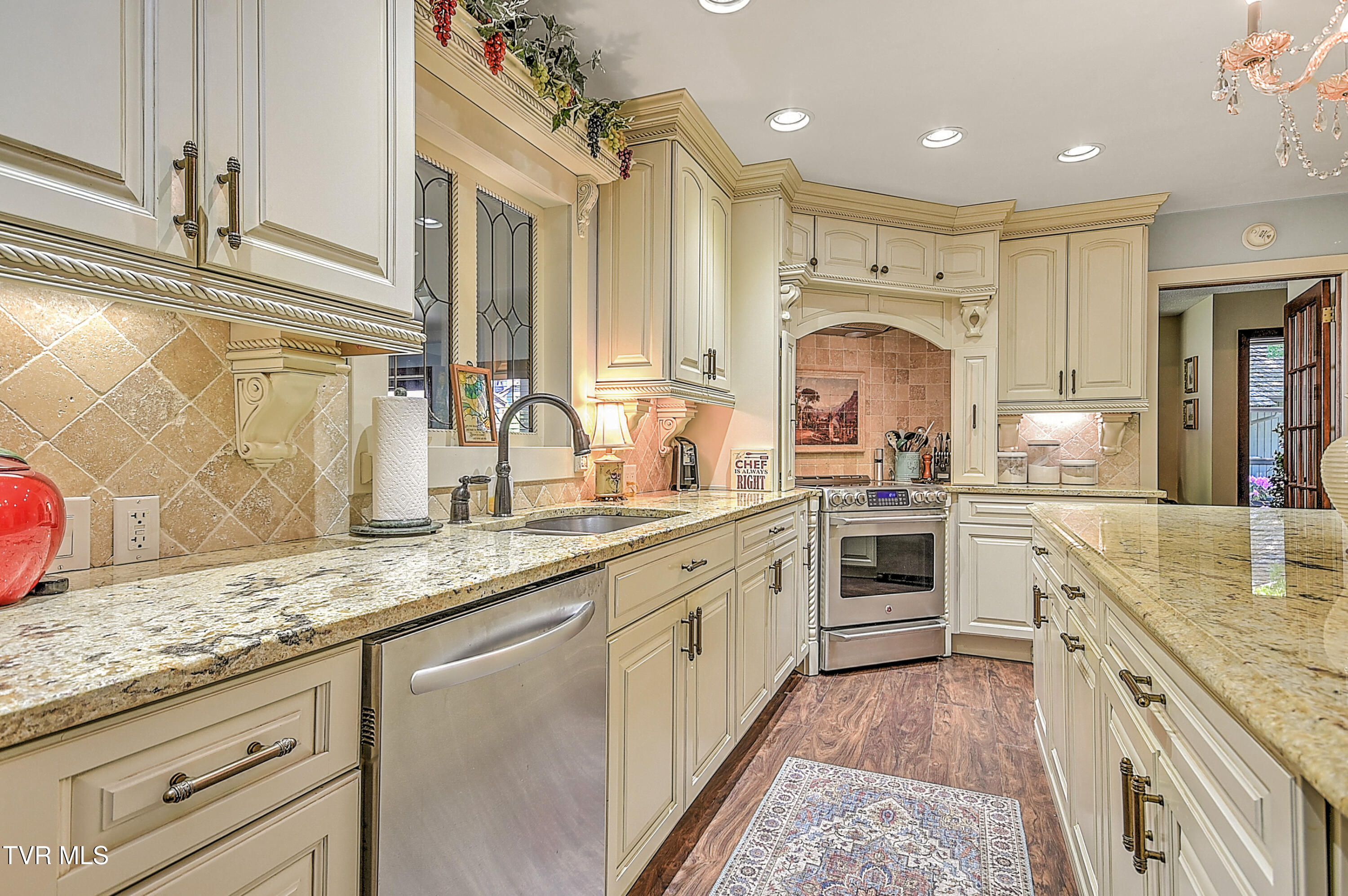 159 Columbine Road Kingsport, TN 37660 - Photo 5 of 108 159 Columbine EH-9