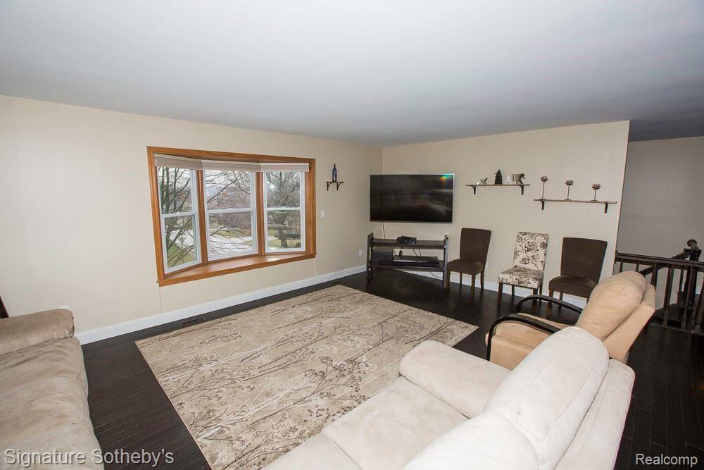 35833 Smithfield Road Farmington, MI 48335 - Photo 4 of 26 Mike_Popso_Sotheby's_Farmington-33.jpg