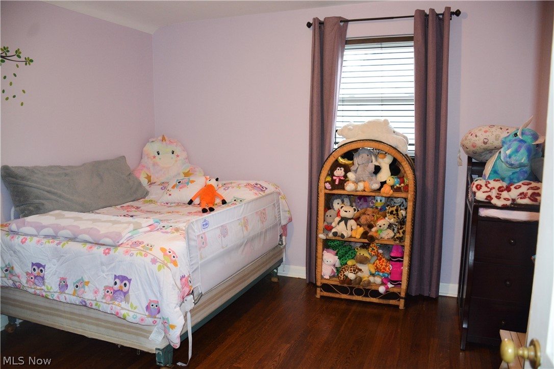 4046 Ellison Road Cleveland, OH 44121 - Photo 17 of 29 full size bed pictured