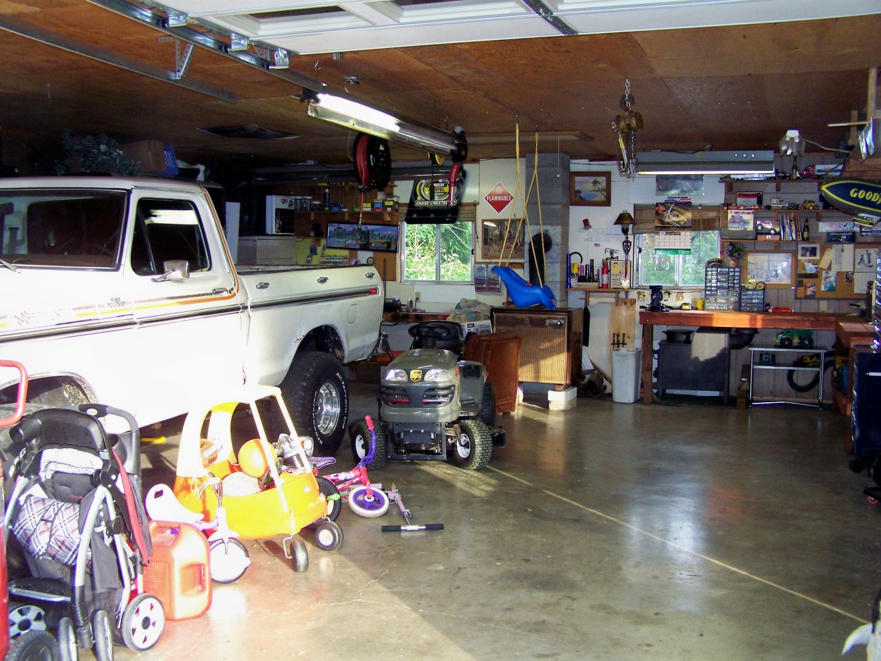 618 North Mill Road Salem, VA 24153 - Photo 21 of 26 Interior view of Garage