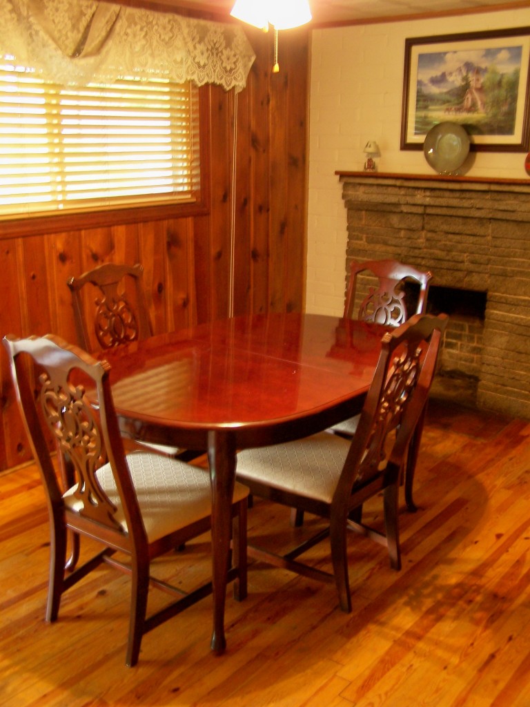 618 North Mill Road Salem, VA 24153 - Photo 9 of 26 Dining Room w/ Fireplace