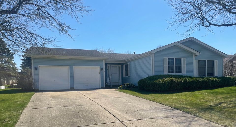 3121 West Lorient Drive McHenry, IL 60050 - Photo 1 of 18 a front view of a house with garden