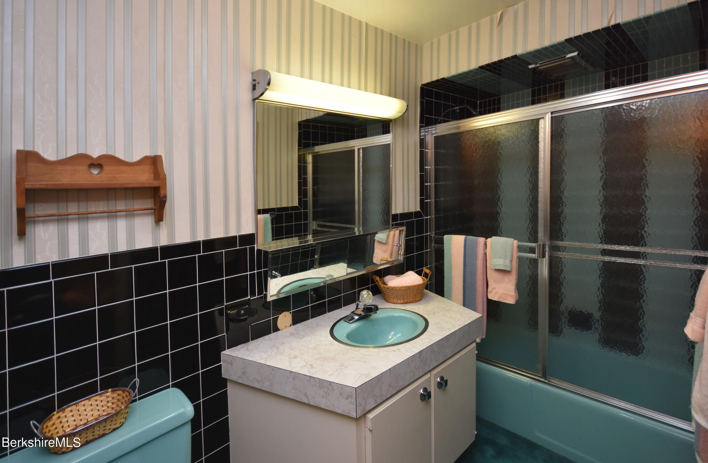 775 East New Lenox Road Pittsfield, MA 01201 - Photo 19 of 46 Primary Master Bath