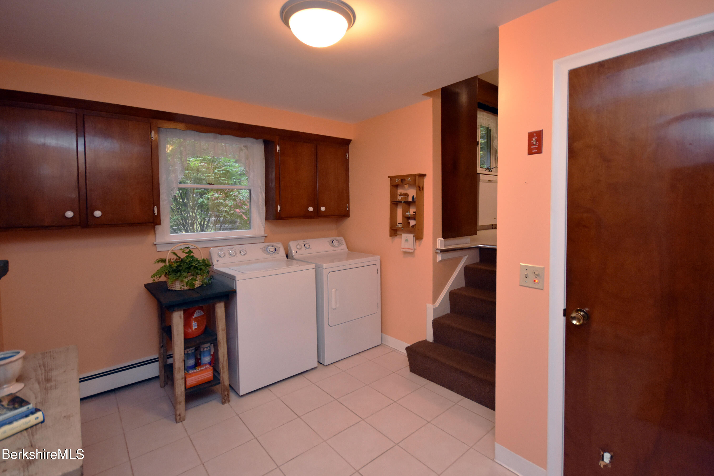 775 East New Lenox Road Pittsfield, MA 01201 - Photo 26 of 46 Laundry/Mud Room