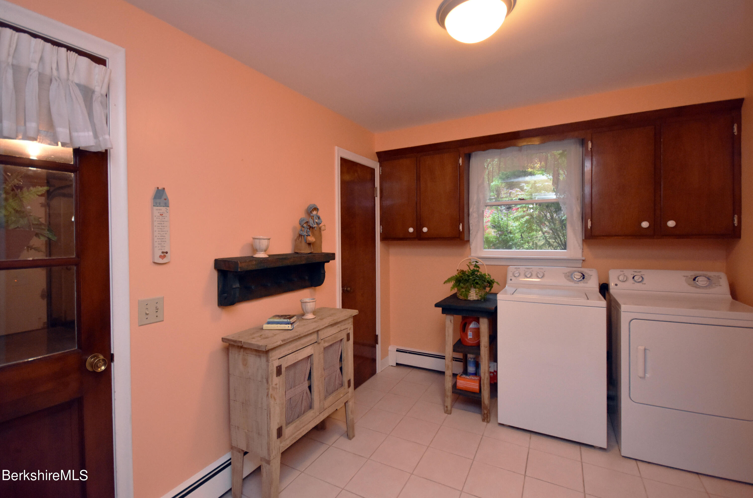 775 East New Lenox Road Pittsfield, MA 01201 - Photo 27 of 46 Laundry/Mud Room