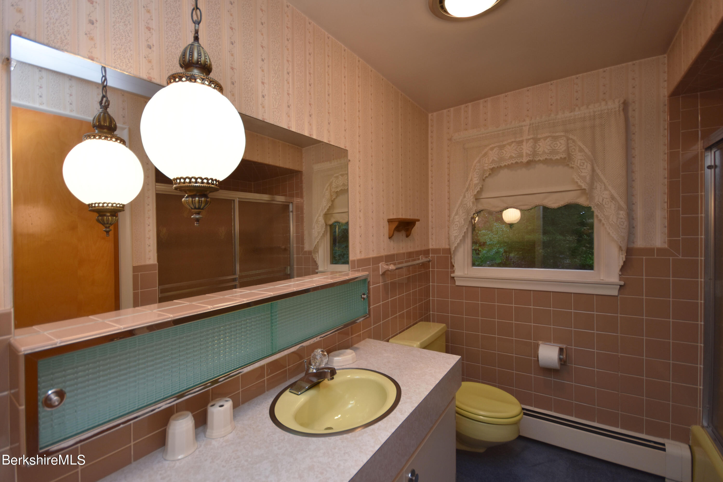 775 East New Lenox Road Pittsfield, MA 01201 - Photo 30 of 46 Full Bath