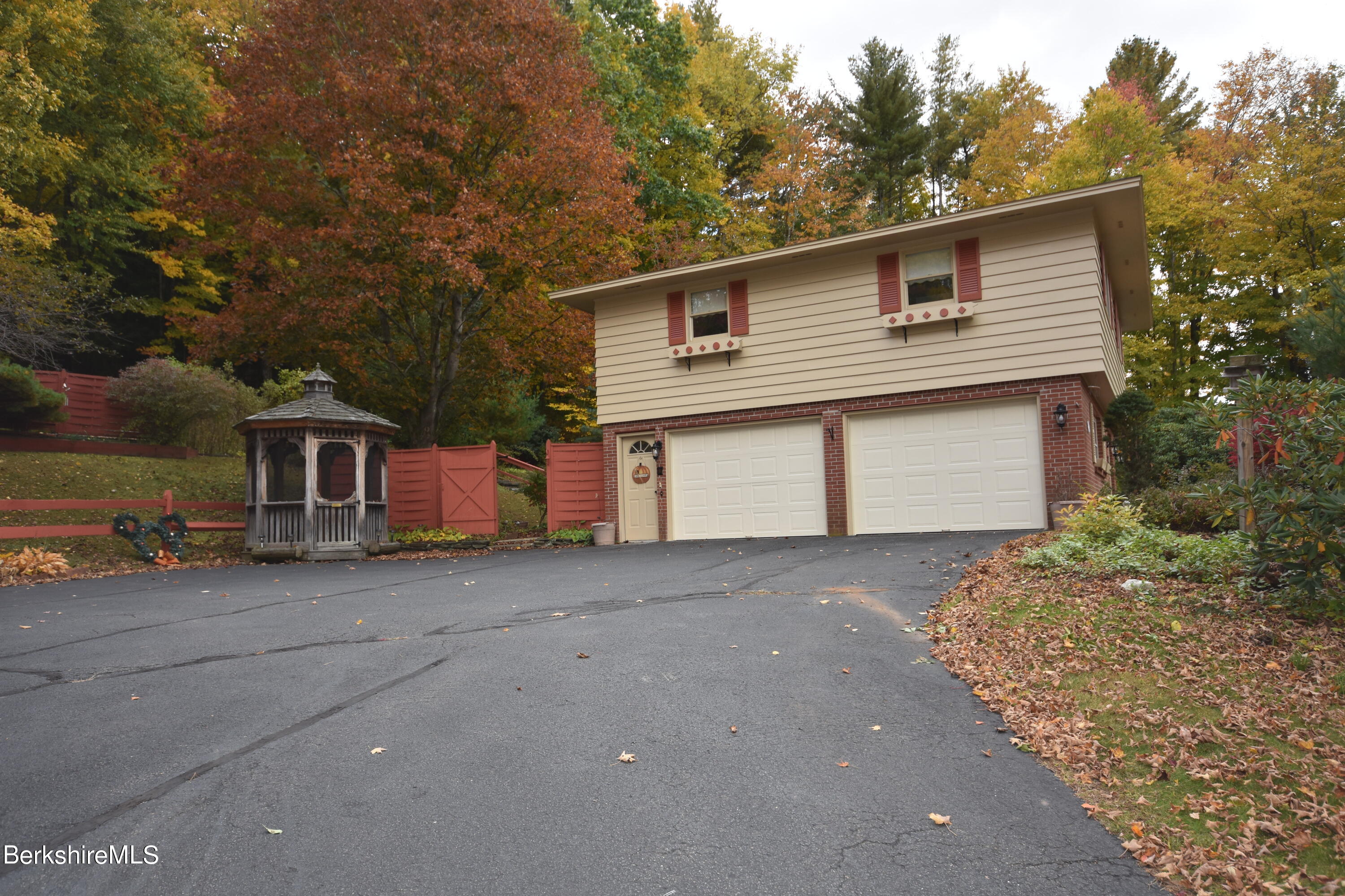 775 East New Lenox Road Pittsfield, MA 01201 - Photo 4 of 46 Exterior