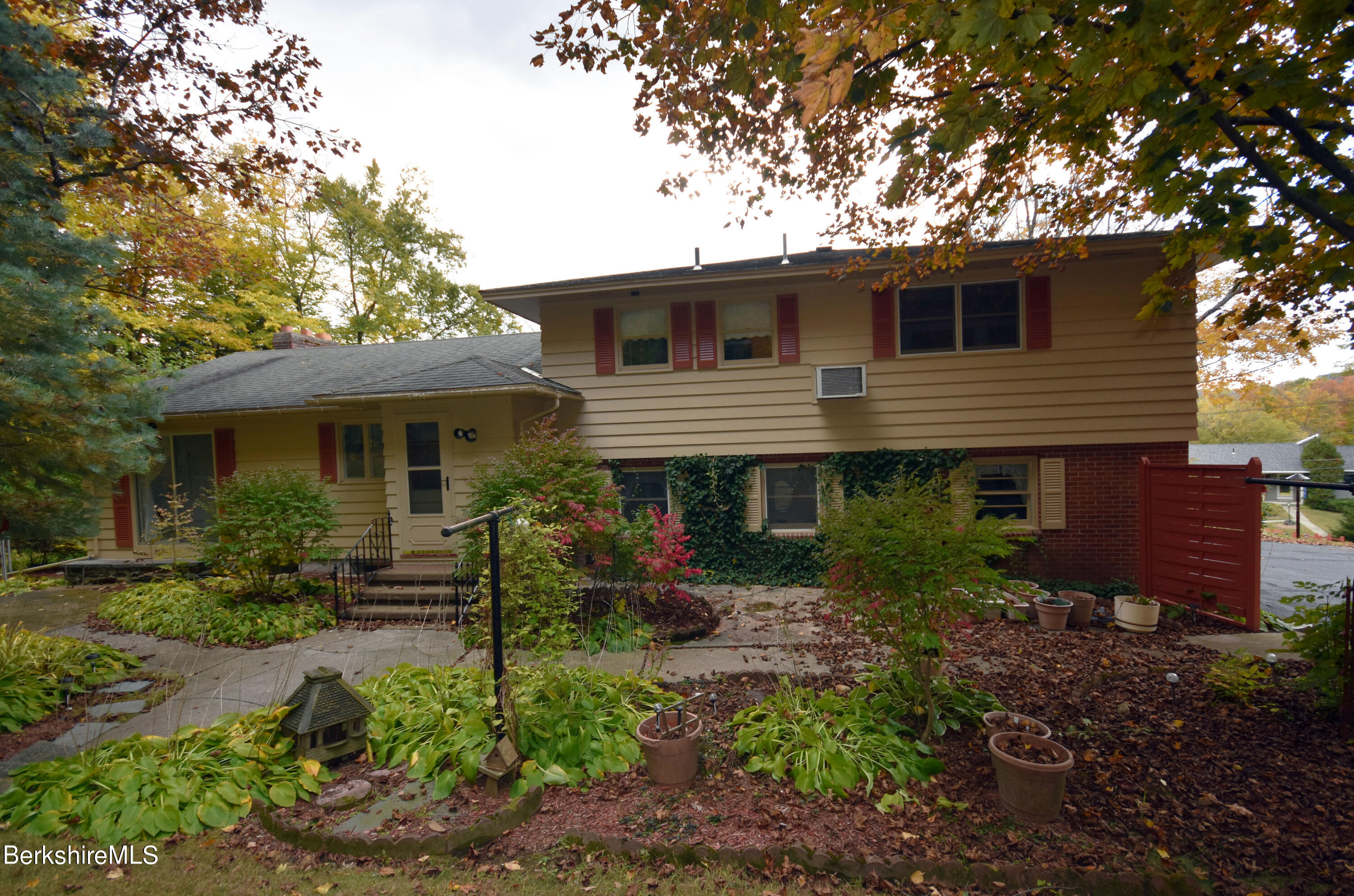 775 East New Lenox Road Pittsfield, MA 01201 - Photo 5 of 46 Exterior
