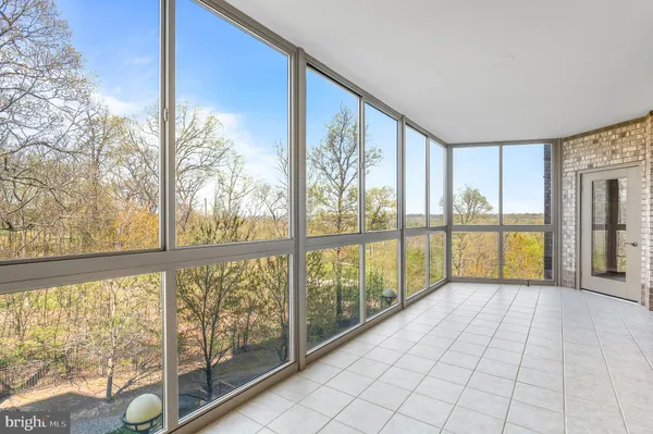 $470,000 | 19355 Cypress Ridge Terrace, Unit 219, Leesburg, VA 20176