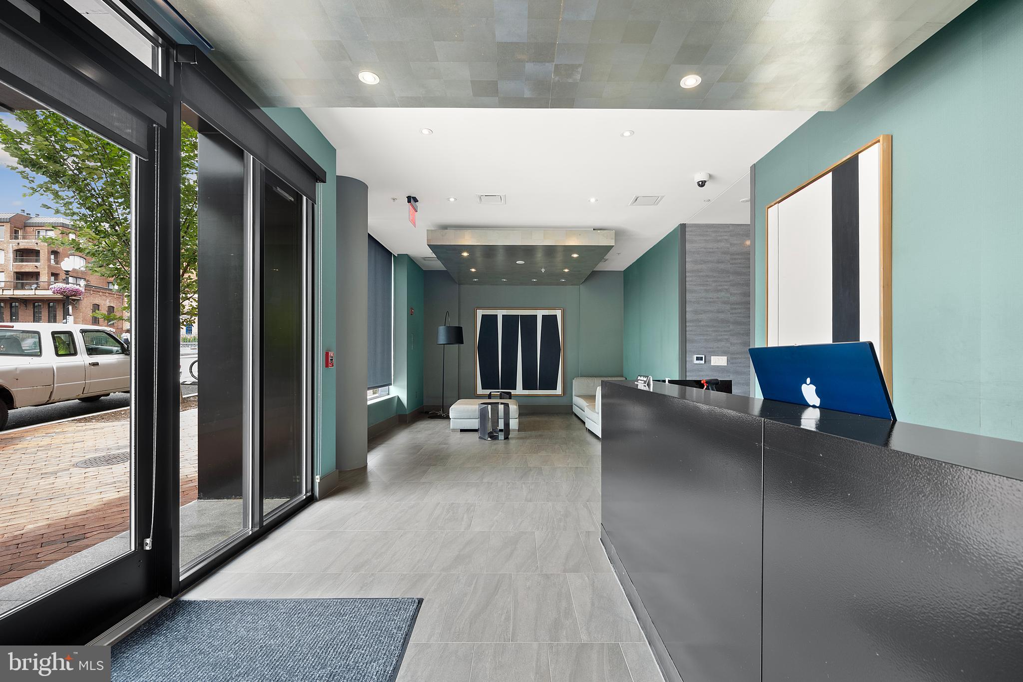 1055 Wisconsin Avenue Northwest, Unit 4E Washington, DC 20007 - Photo 4 of 58 a living room with furniture