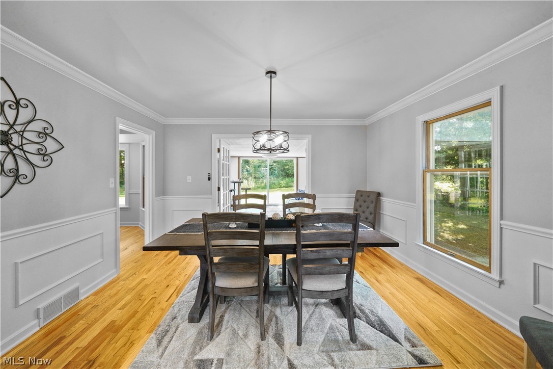 7231 Stow Road Hudson, OH 44236 - Photo 14 of 46 dining room off the kitchen